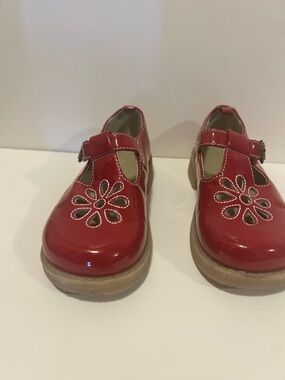 Gymboree Girls' Red Patent Mary Jane Shoes with Floral Cutouts - size 10